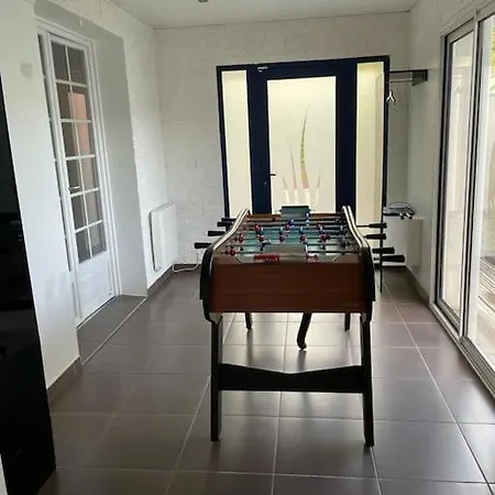 Grande Maison Avec Piscine Couverte Et Jacuzzi