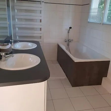 Dom wakacyjny Grande Maison Avec Piscine Couverte Et Jacuzzi