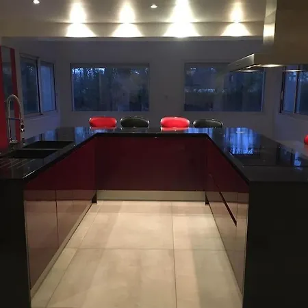 Grande Maison Avec Piscine Couverte Et Jacuzzi *