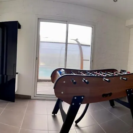 Grande Maison Avec Piscine Couverte Et Jacuzzi